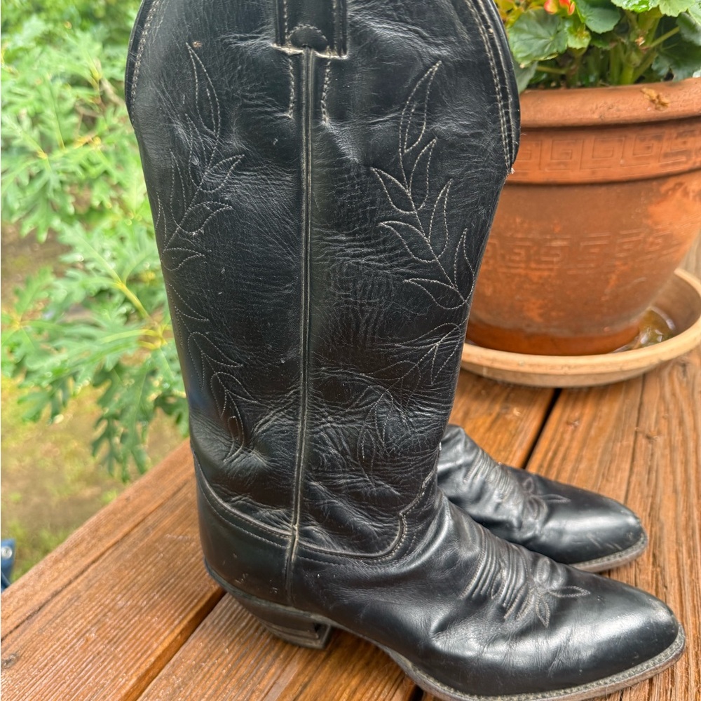 Vintage Justin Boots Black Leather Western Pull-On Boots with Tan Stiching